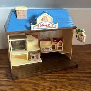 RARE Sylvanian Toy Shop / Calico Critters with accessories